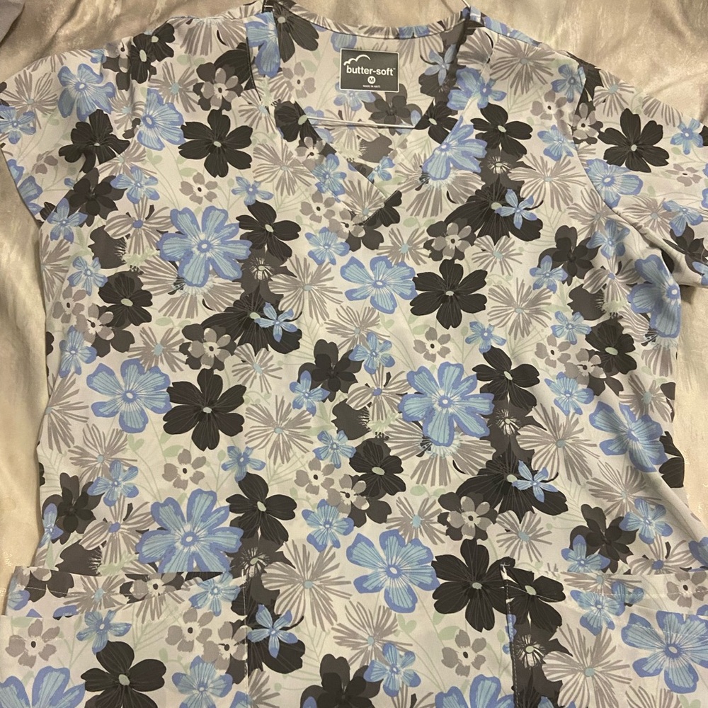 Women’s scrub top- size medium